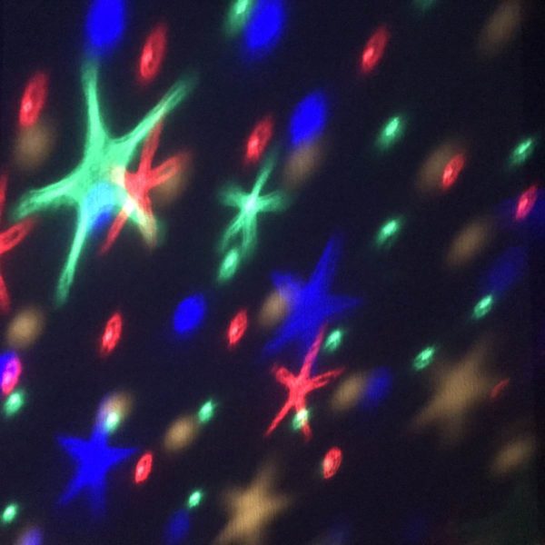 Lampe mit leuchtenden Sternen fürs Kinderzimmer